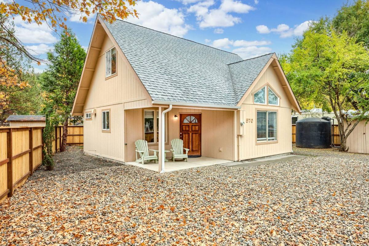 House for rent at 570 Alpine St #SINGLE Family Home, Shady Cove, OR 97539