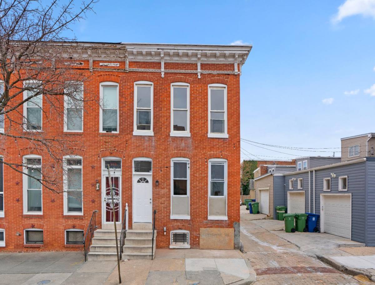 Townhouse for rent at 201 N Chester St #1, Baltimore, MD 21231