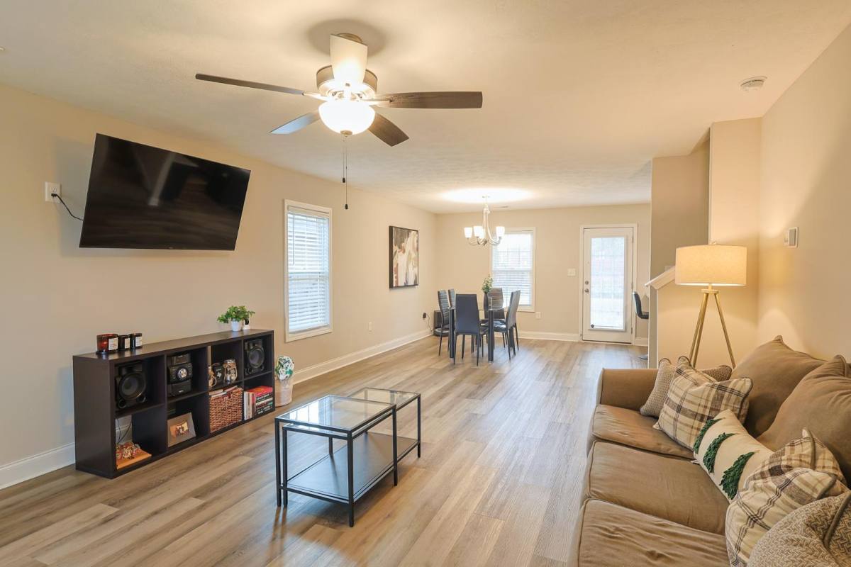 House for rent at 6909 Candlewood Dr, Fayetteville, NC 28314