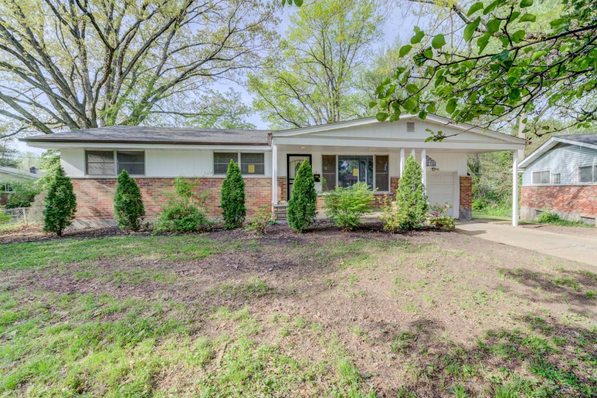 House for rent at 9807 Omega Dr, Saint Louis, MO 63136