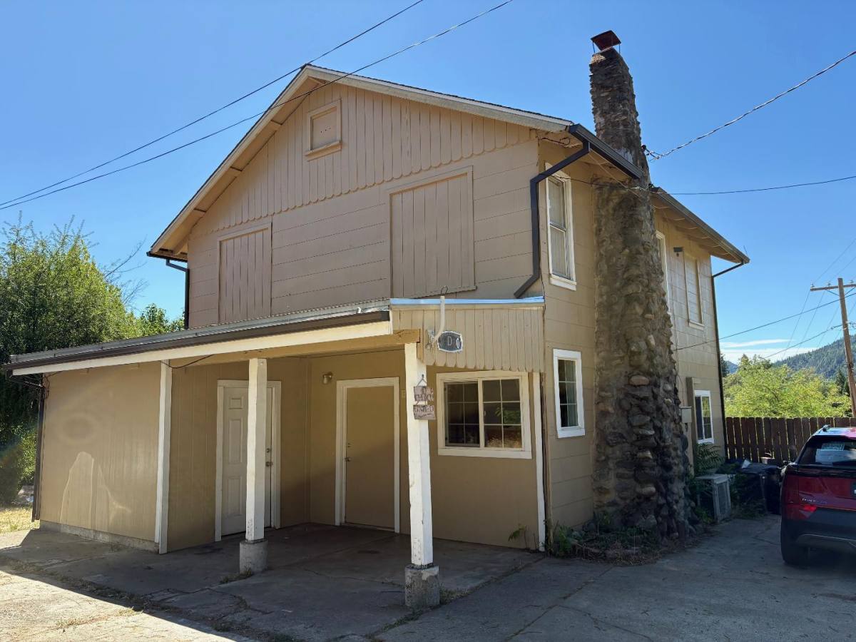 Apartment for rent at 10 Church St A, Weaverville, CA 96093