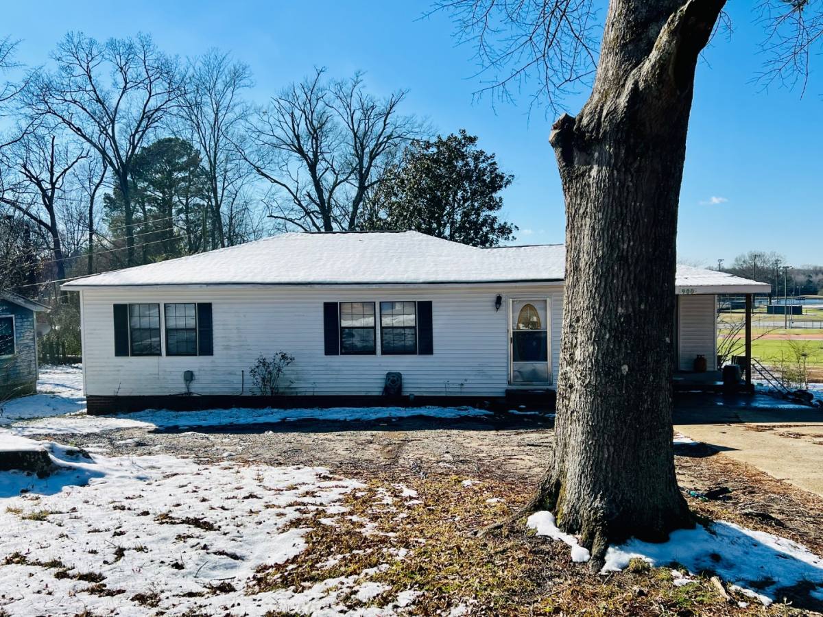 House for rent at 900 S Lee St #900, Fulton, MS 38843