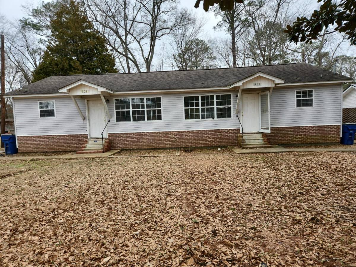 House for rent at 911 S Roberts St #911, Fulton, MS 38843
