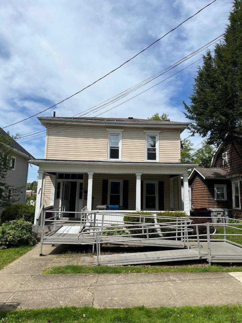 Apartment for rent at 433 Walnut St - 1st Floor, Meadville, PA 16335