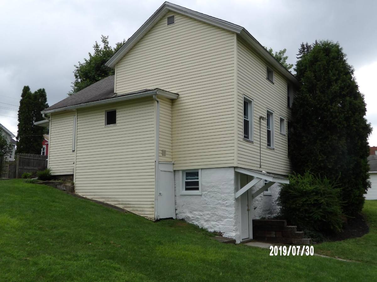 House for rent at 432 1 2 Pine St, Meadville, PA 16335