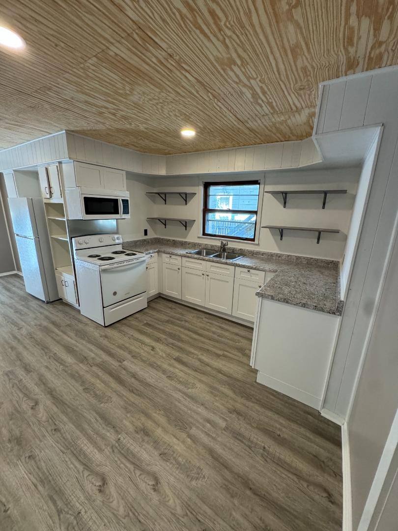 Apartment for rent at 622 E Locust St #2, Bloomington, IL 61701
