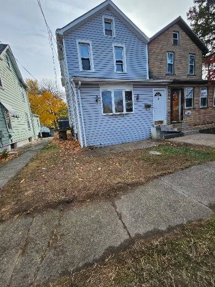 333 Massasoit St, Essington, PA 19029