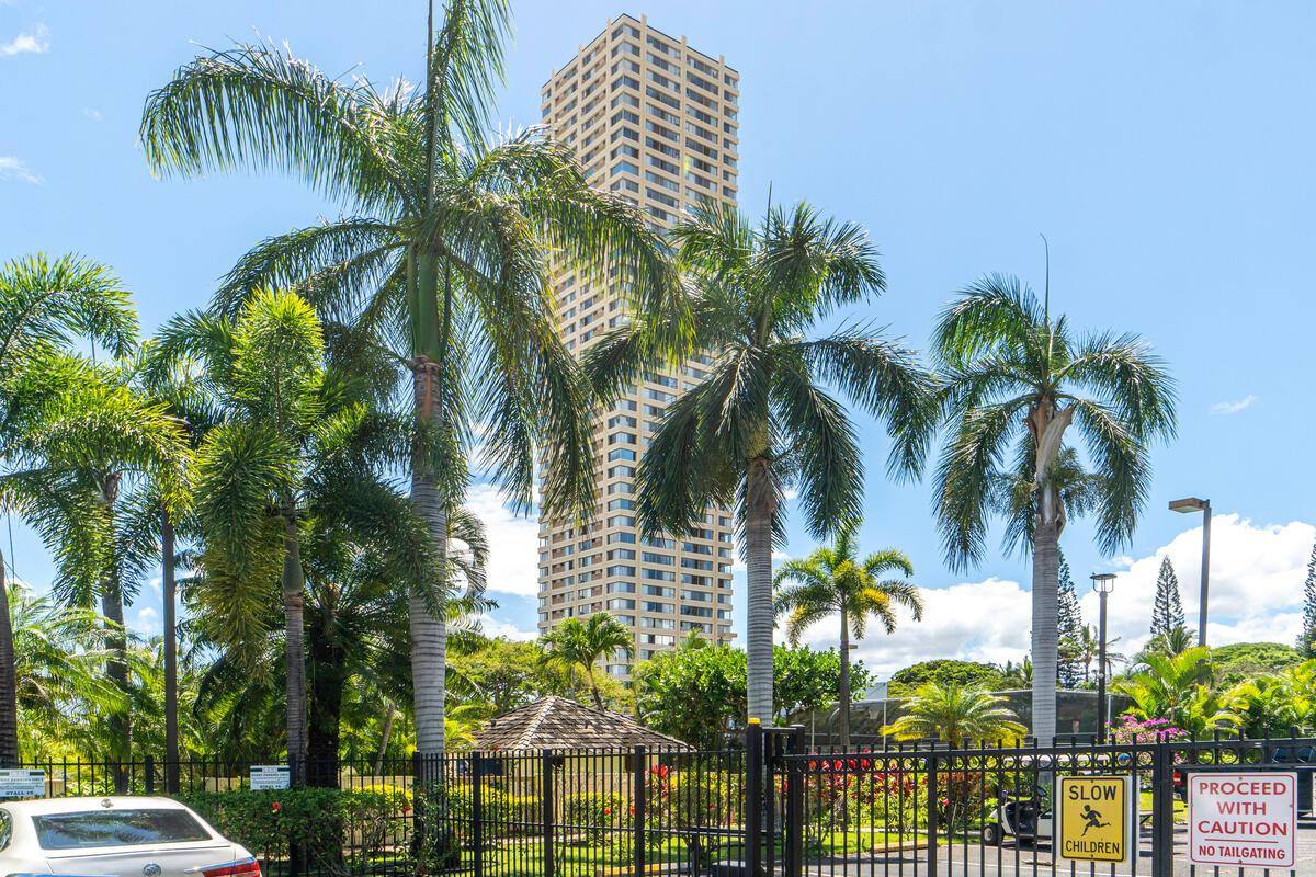 Apartment for rent at 1060 Kamehameha Highway 907, Pearl City, HI 96782