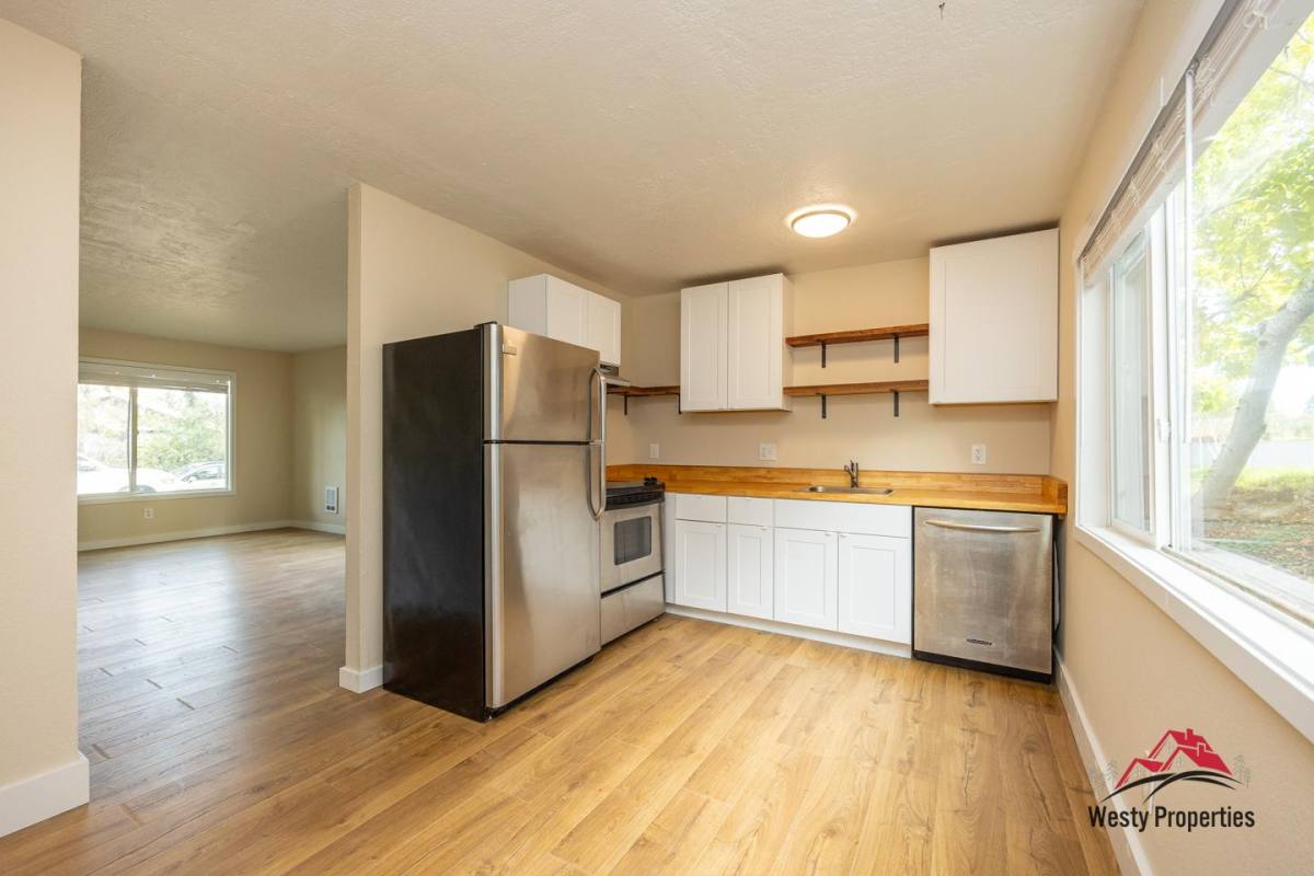Apartment for rent at 212 N Dekum St #1, Portland, OR 97217