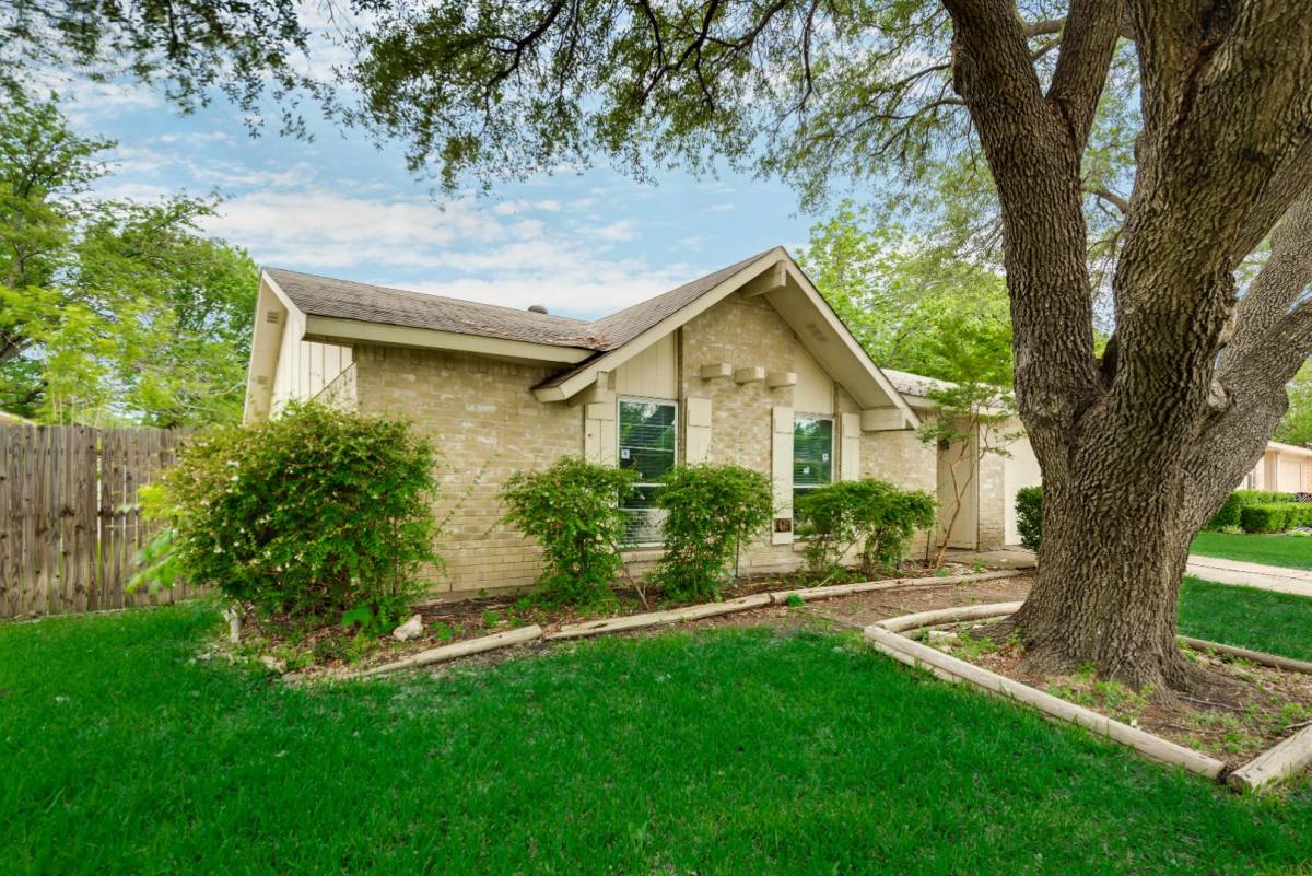 House for rent at 924 Cross Bend Rd, Plano, TX 75023