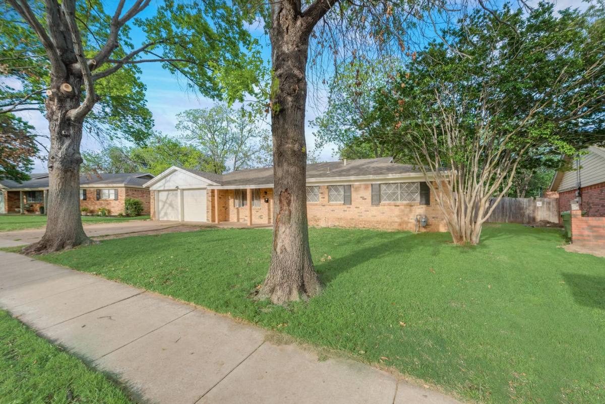 House for rent at 5304 Susan Lee Lane, North Richland Hills, TX 76180