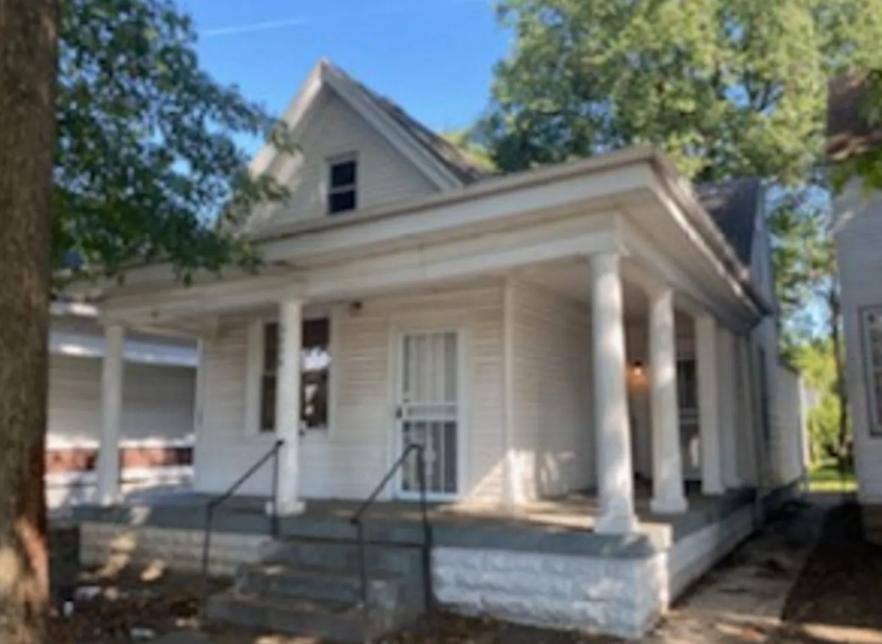 House for rent at 3039 Dumesnil St, Louisville, KY 40211