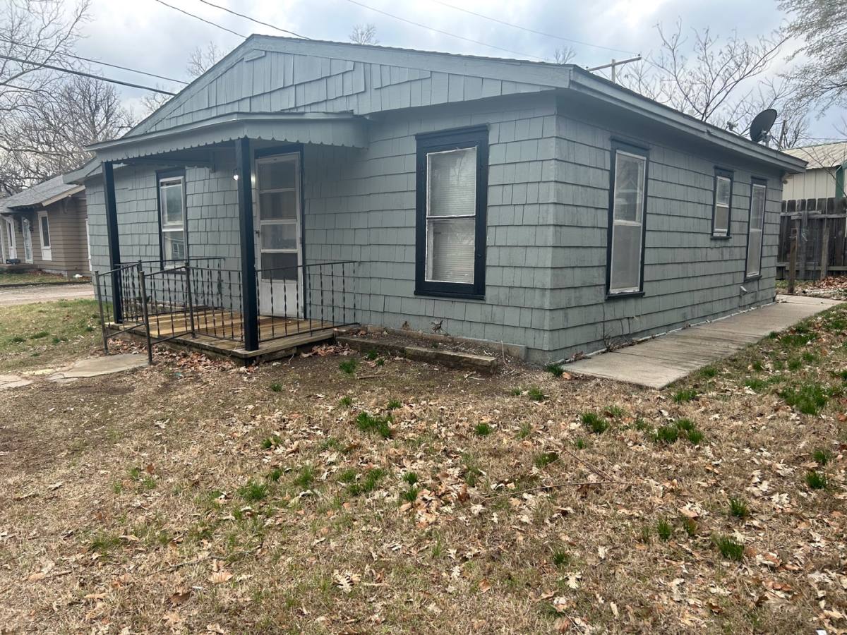 House for rent at 509 Porter St, Hutchinson, KS 67501