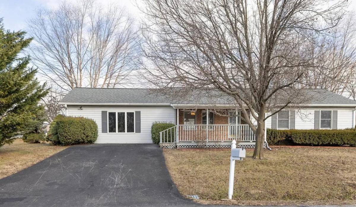 House for rent at 150 Nightingale Ave 150-A St, Stephens City, VA 22655
