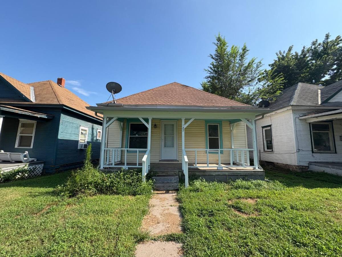 House for rent at 127 E Campbell St, Hutchinson, KS 67501