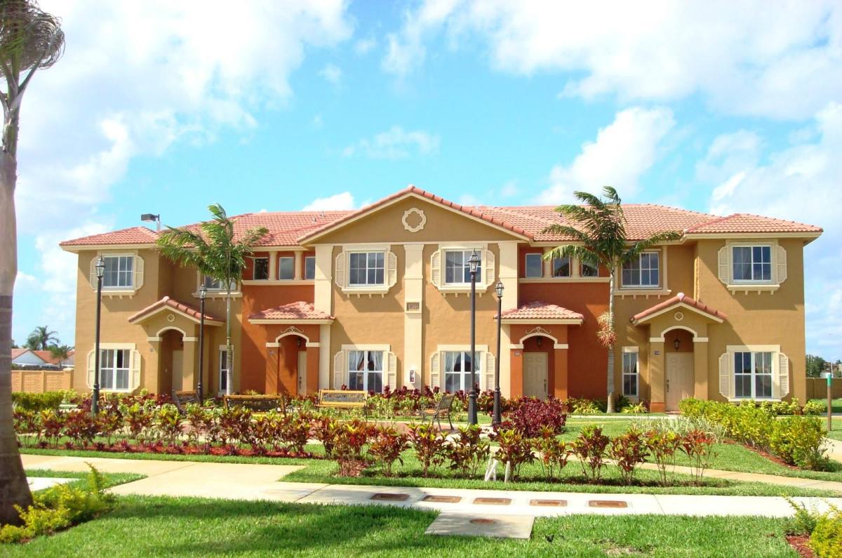 Apartment for rent at 17730 NW 59th Ave #102, Hialeah, FL 33015