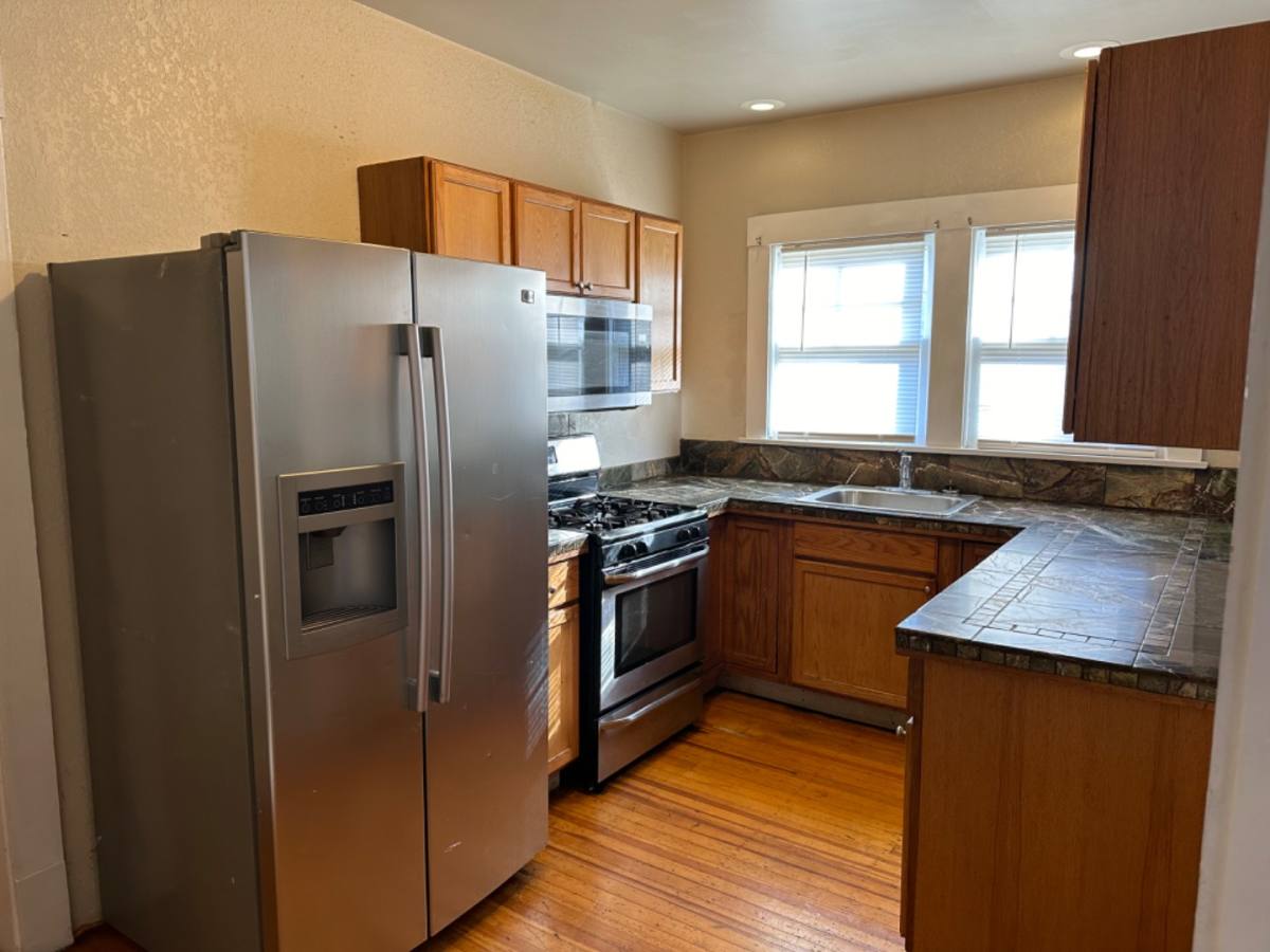 Apartment for rent at 2424 Elm St 2426 Uppe, Youngstown, OH 44505