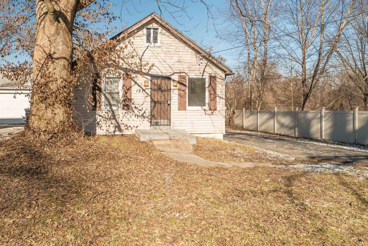 House for rent at 121 Coburg Dr, Saint Louis, MO 63137