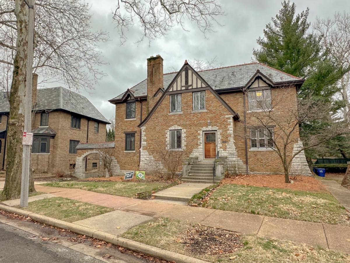 Apartment for rent at 7224 Pershing - 1st Floor, Saint Louis, MO 63130