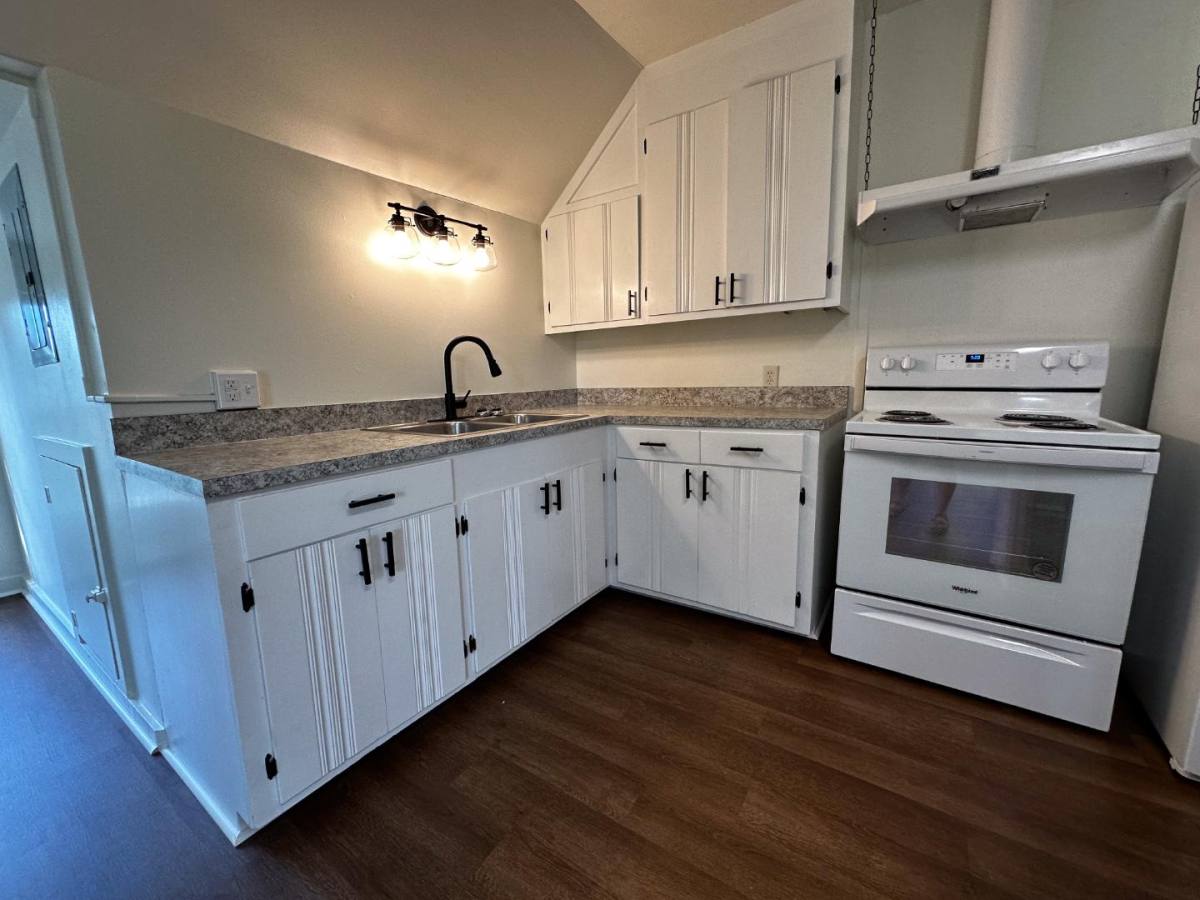 Apartment for rent at 210 E Ogeechee #DOWNSTAIRS, Sylvania, GA 30467