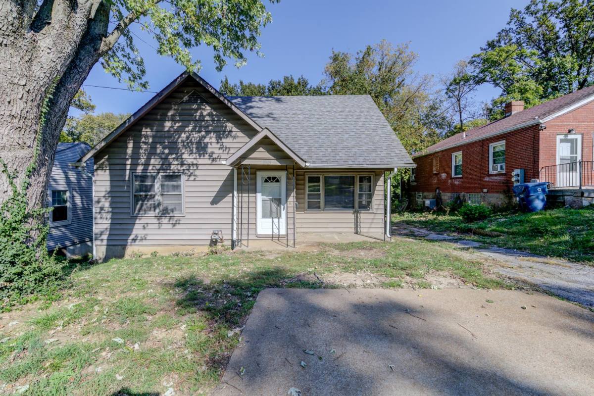 House for rent at 8909 Ramona Ave, Saint Louis, MO 63121