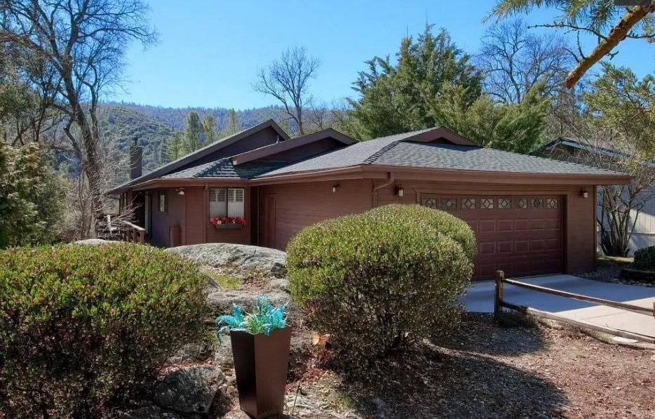 House for rent at 46004 Beechwood Dr #ENTIRE Home, Oakhurst, CA 93644