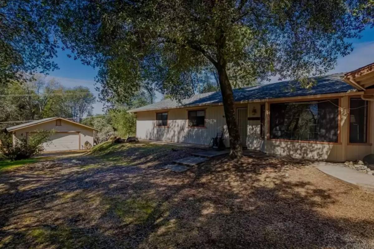 House for rent at 51345 Rd 426 #ENTIRE Home, Oakhurst, CA 93644