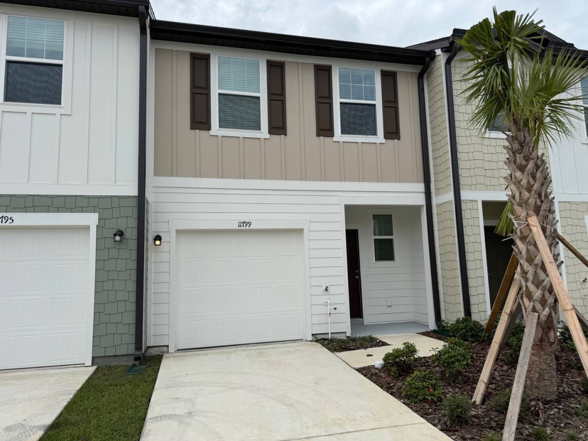 Townhouse for rent at 11799 Sylvia St, Dade City, FL 33525