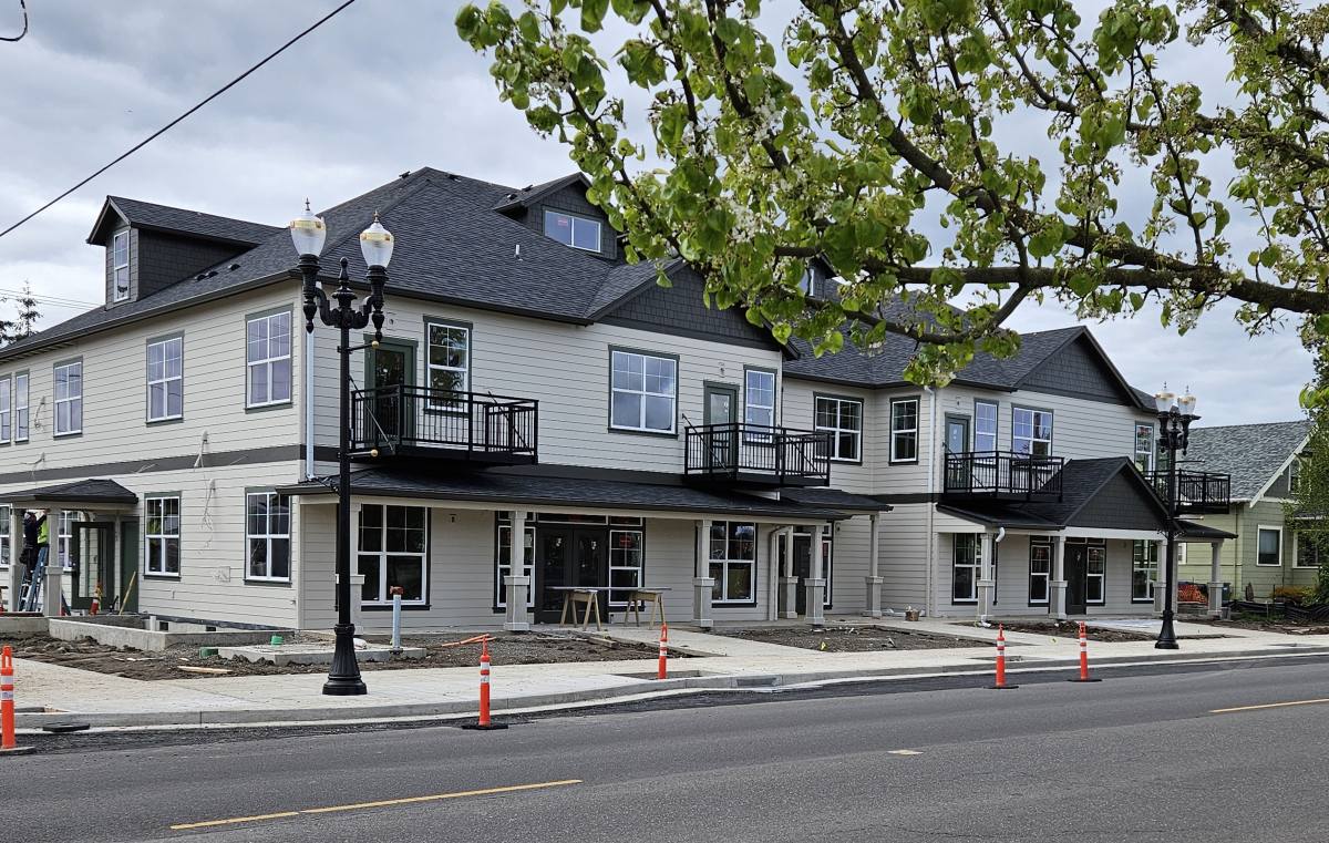 Apartment for rent at 120 E St, Independence, OR 97351