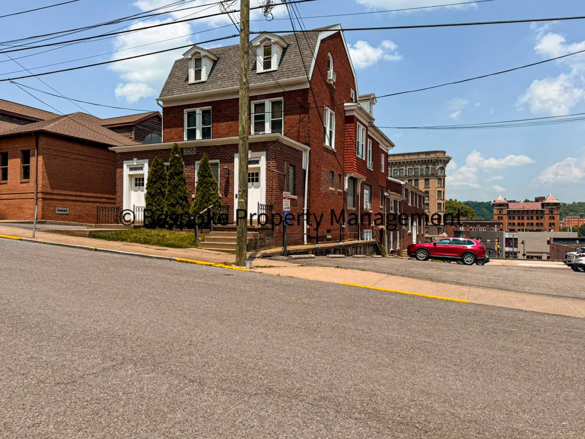 Apartment for rent at 356 Washington Ave #4-2, Clarksburg, WV 26301
