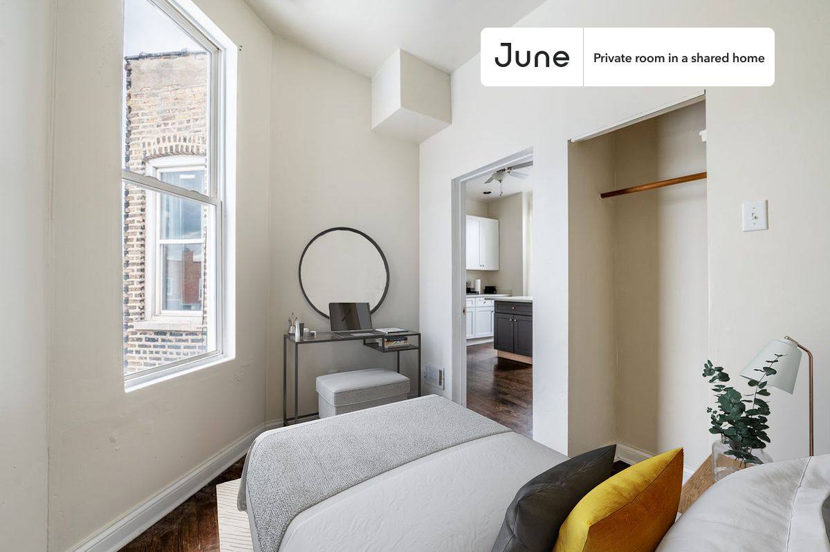 Apartment for rent at 2527 W Division St, Chicago, IL 60622