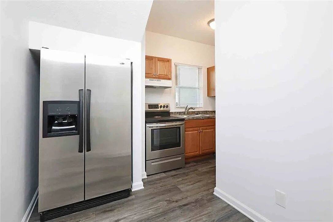 Apartment for rent at 1123 24th St, Des Moines, IA 50311