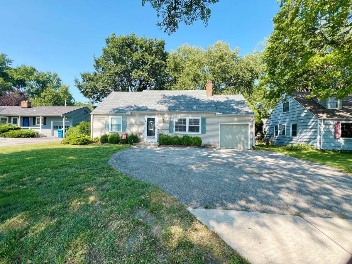 House for rent at 7118 Mission Rd, Prairie Village, KS 66208