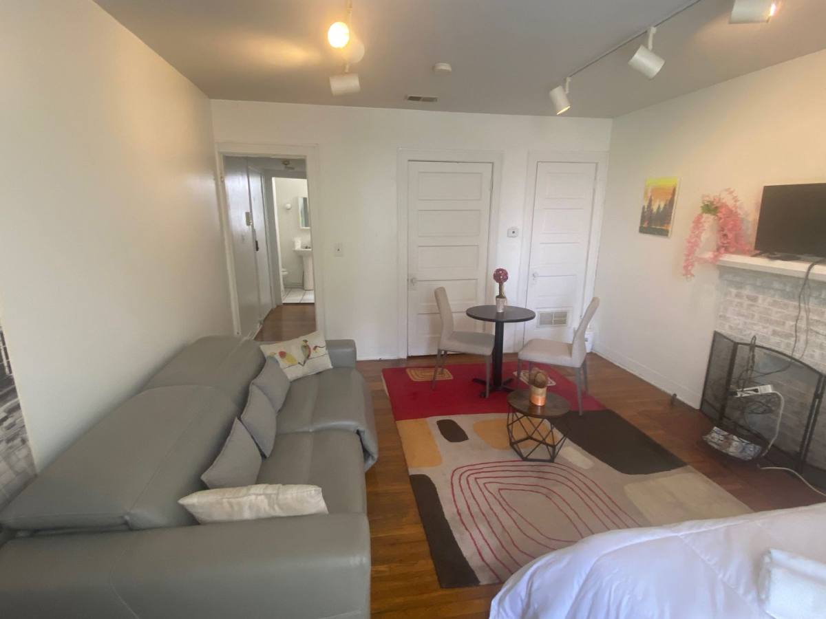 Apartment for rent at 854 N High St, Columbus, OH 43215