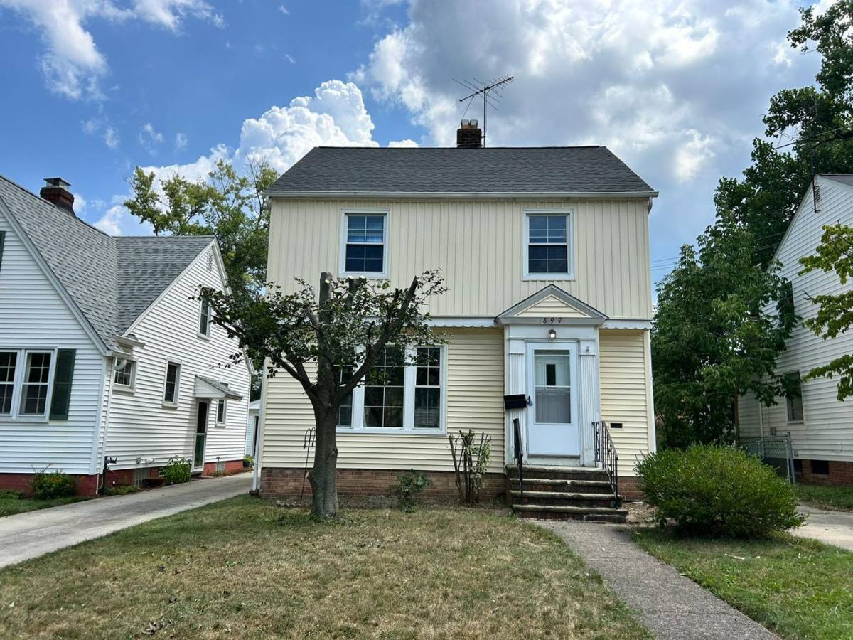 House for rent at 897 Quarry Dr, Cleveland, OH 44121