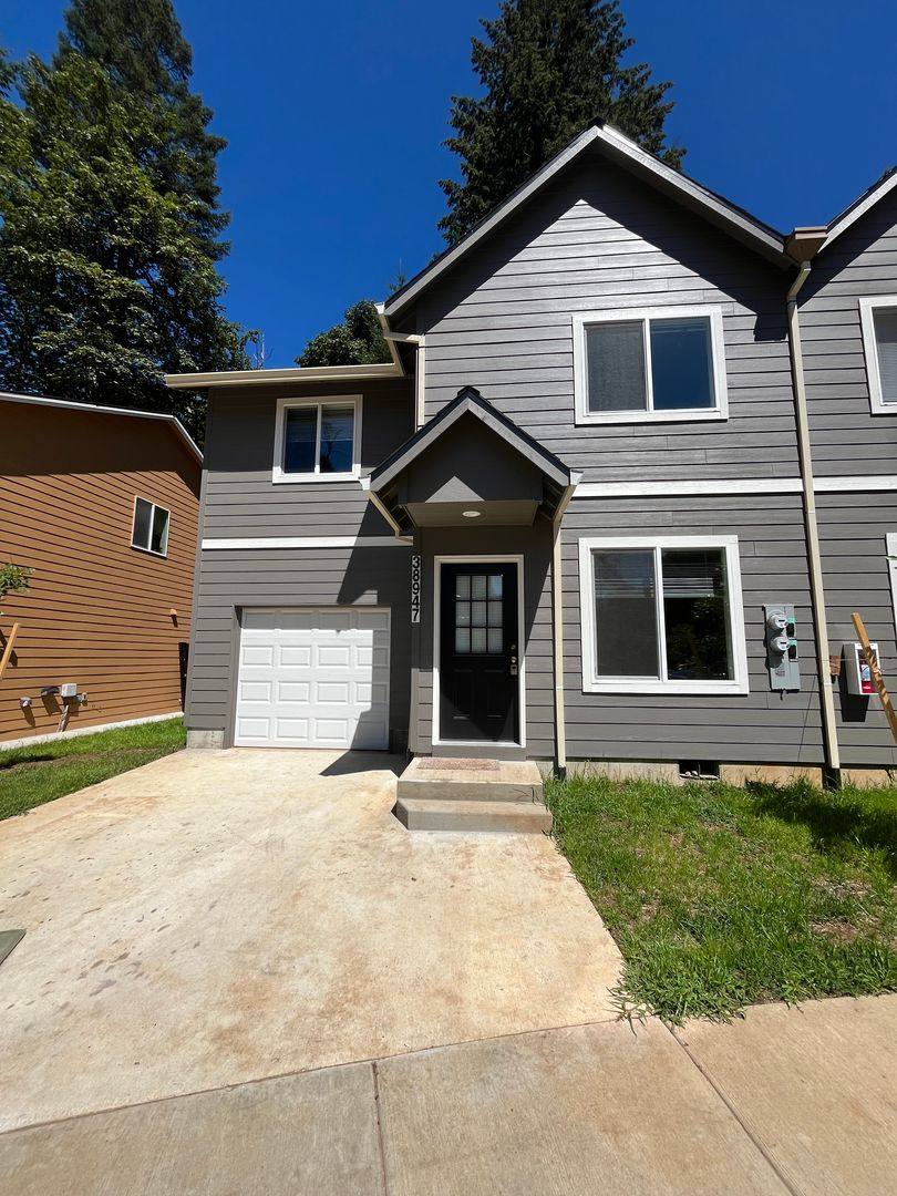 Apartment for rent at 38947-49 Creekside Loop, Sandy, OR 97055