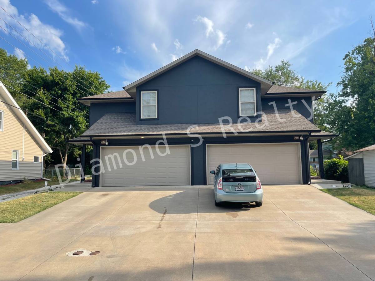 Townhouse for rent at 625 E Pacific St, Springfield, MO 65803