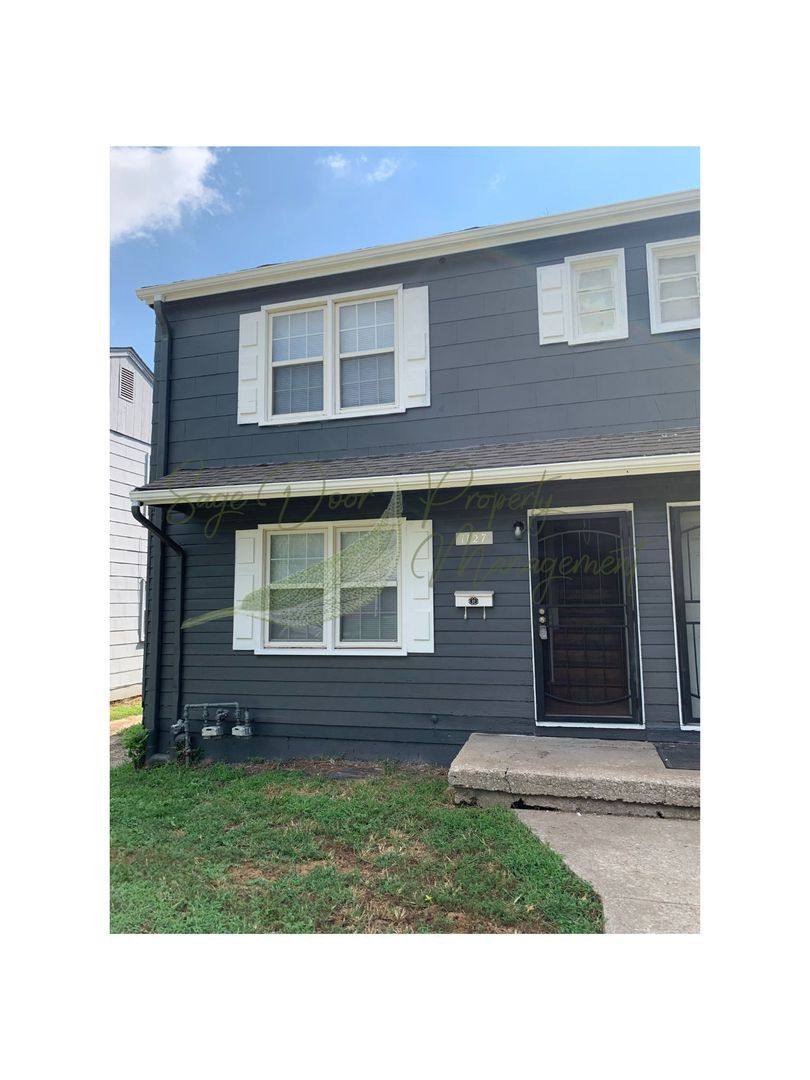 Townhouse for rent at 1127 N Cottage Ave, Independence, MO 64050