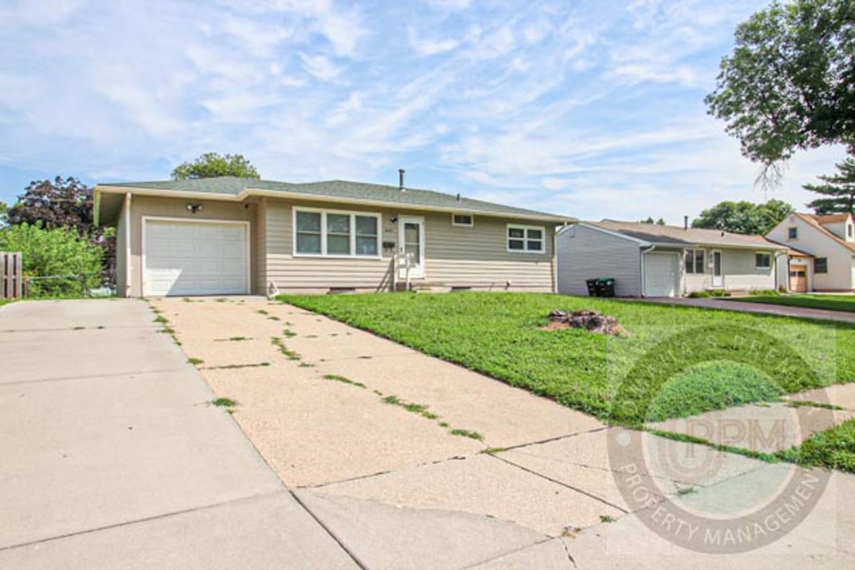 House for rent at 6622 Himebaugh Ave, Omaha, NE 68104