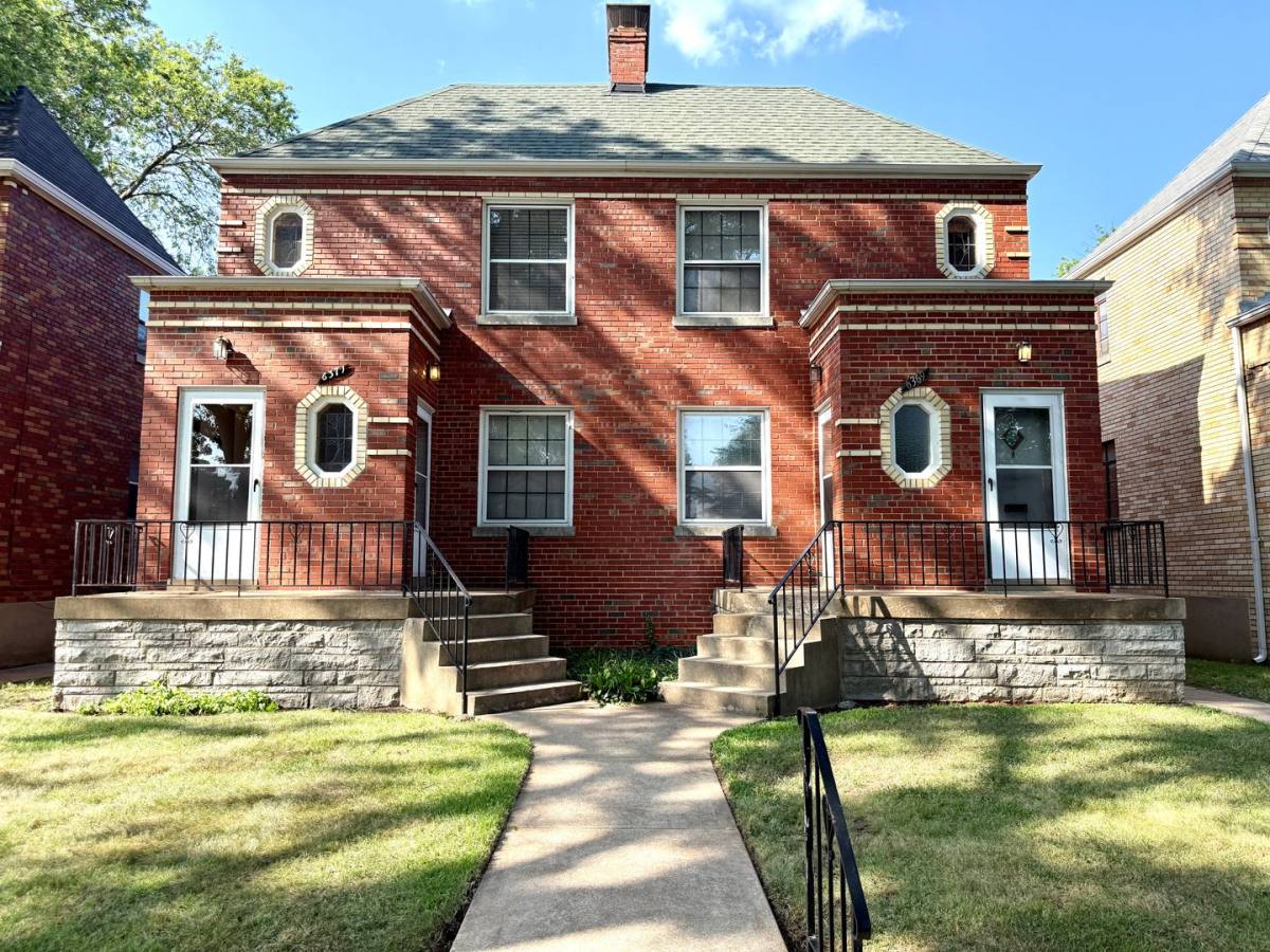 Apartment for rent at 6369 - 6371 Sutherland Ave, Saint Louis, MO 63109