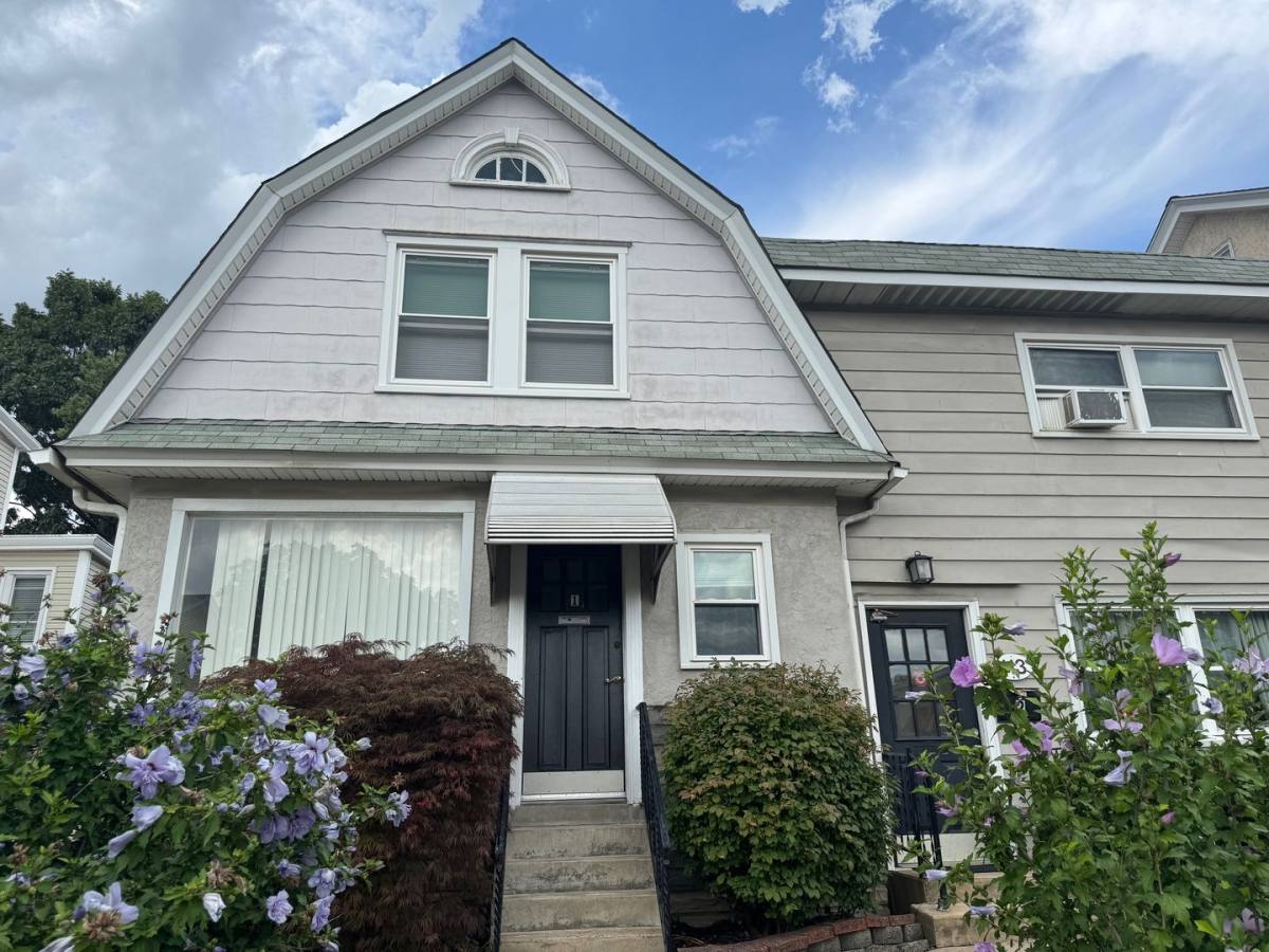 Apartment for rent at 113 E Main St, Lansdale, PA 19446