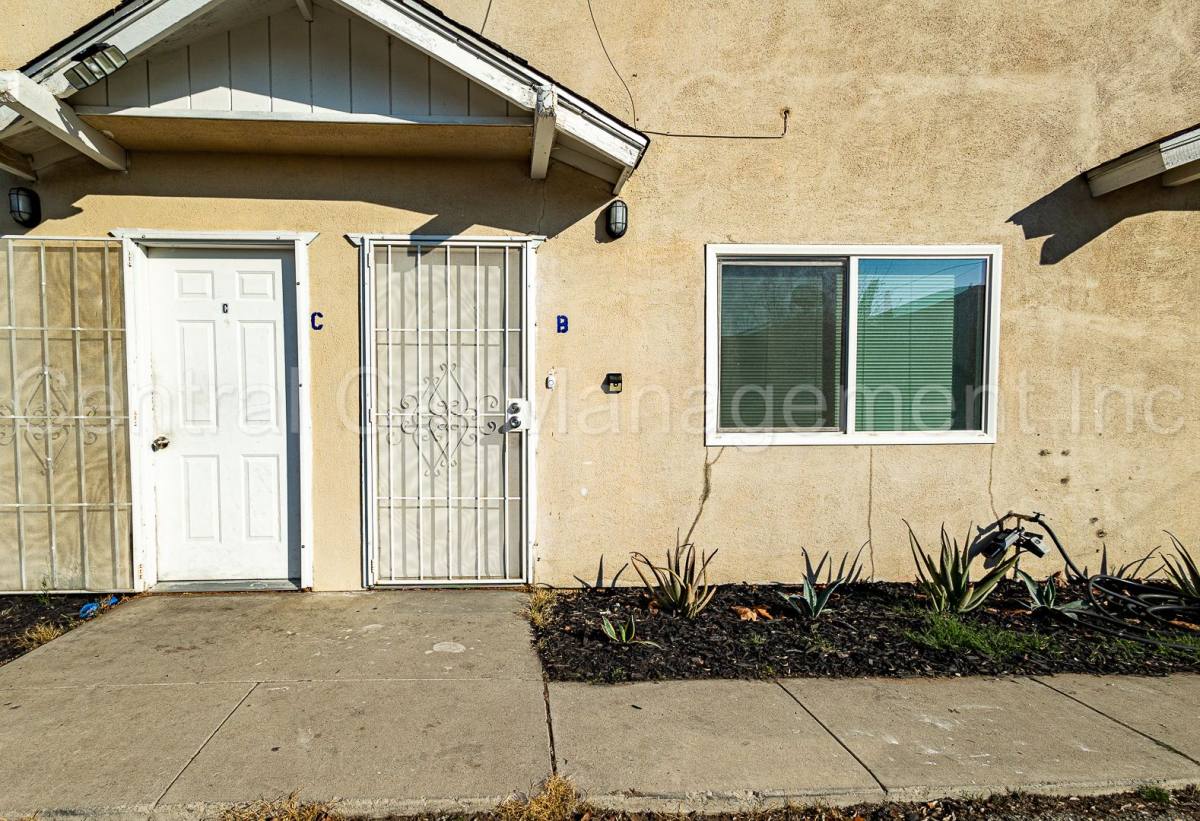 Apartment for rent at 224 Washington Ave, Bakersfield, CA 93308