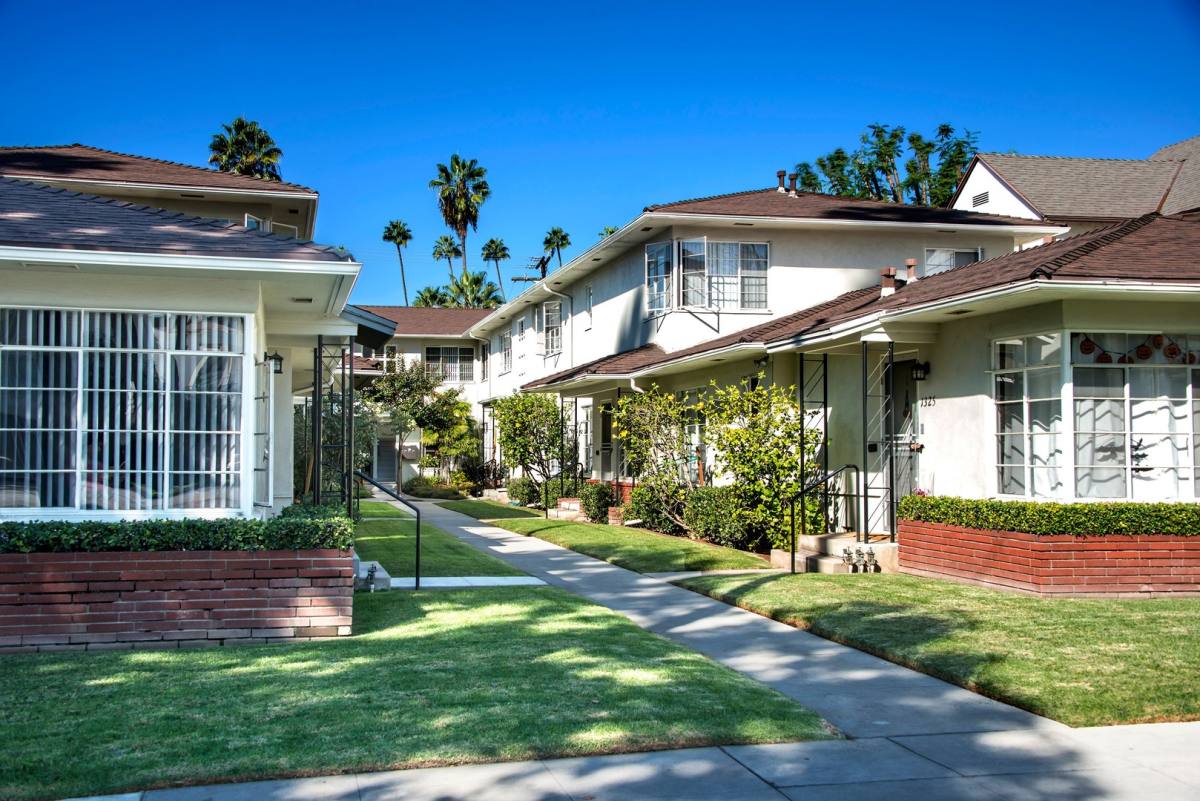 Apartment for rent at 1323-1325 N Brand Blvd, Glendale, CA 91202