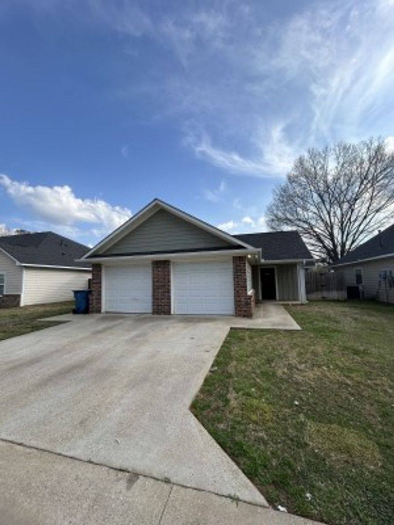 Townhouse for rent at 818 St Highway 110 S, Whitehouse, TX 75791