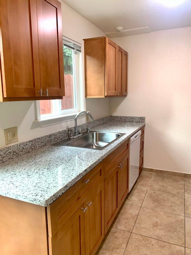 Townhouse for rent at 268 Douglas St, Petaluma, CA 94952