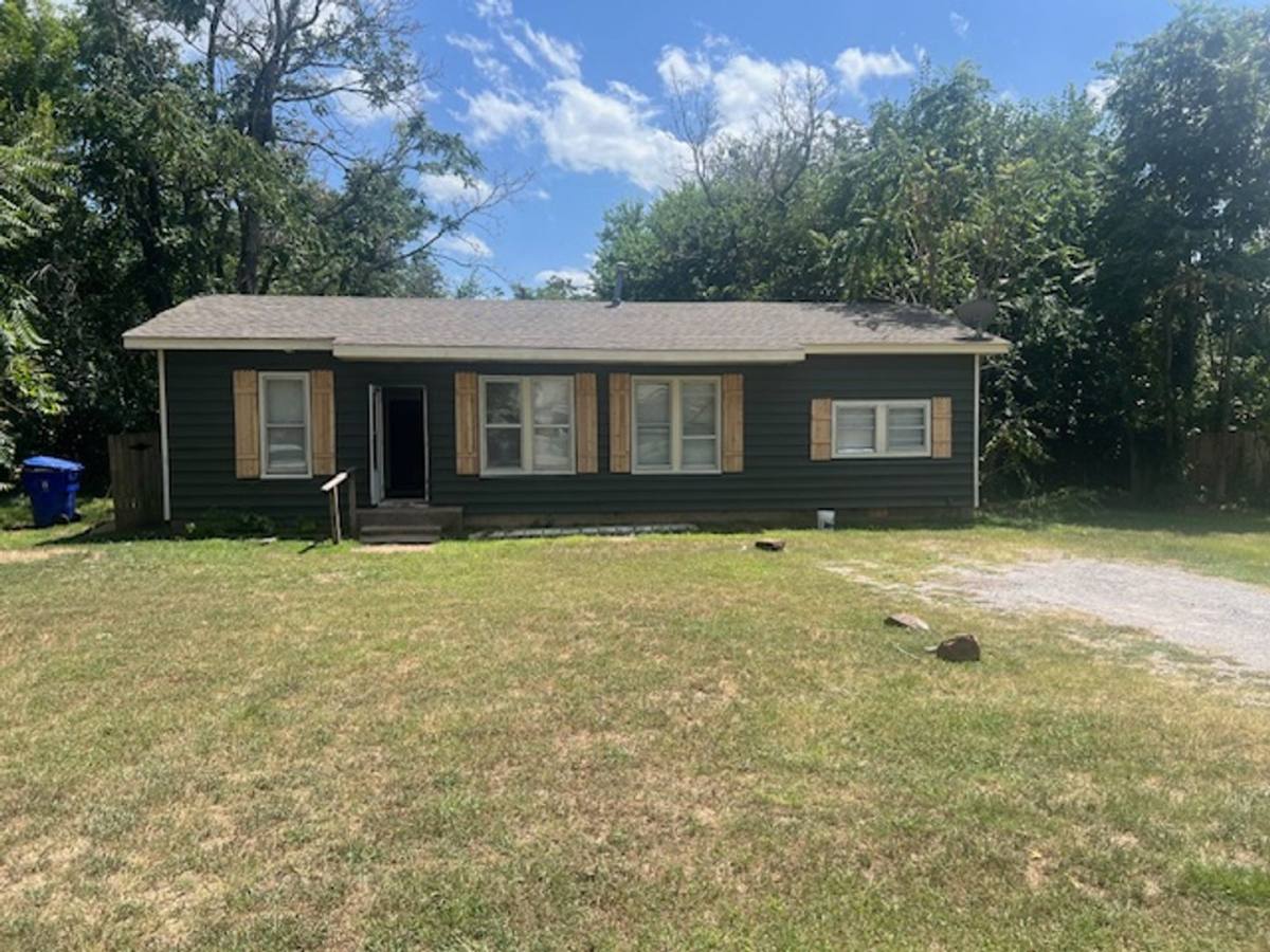 House for rent at 2106 Briggs St, Norman, OK 73072