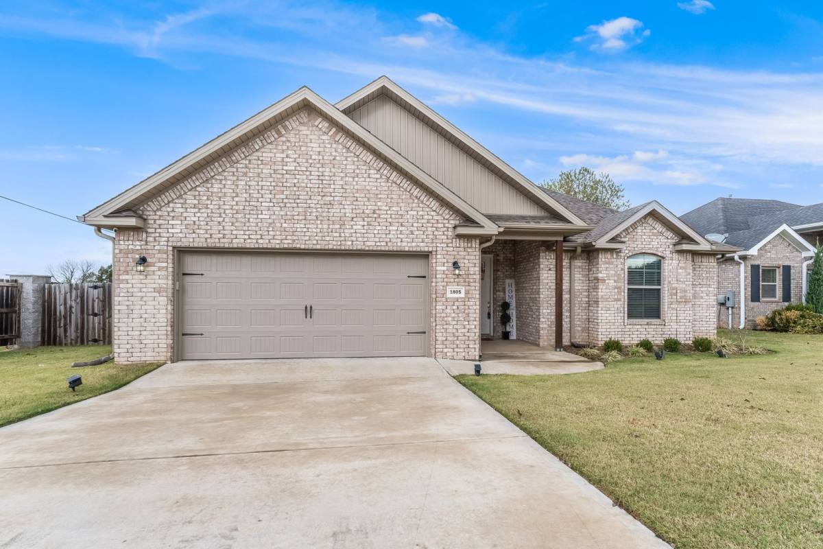 House for rent at 1805 Woodhause Circle, Pea Ridge, AR 72751