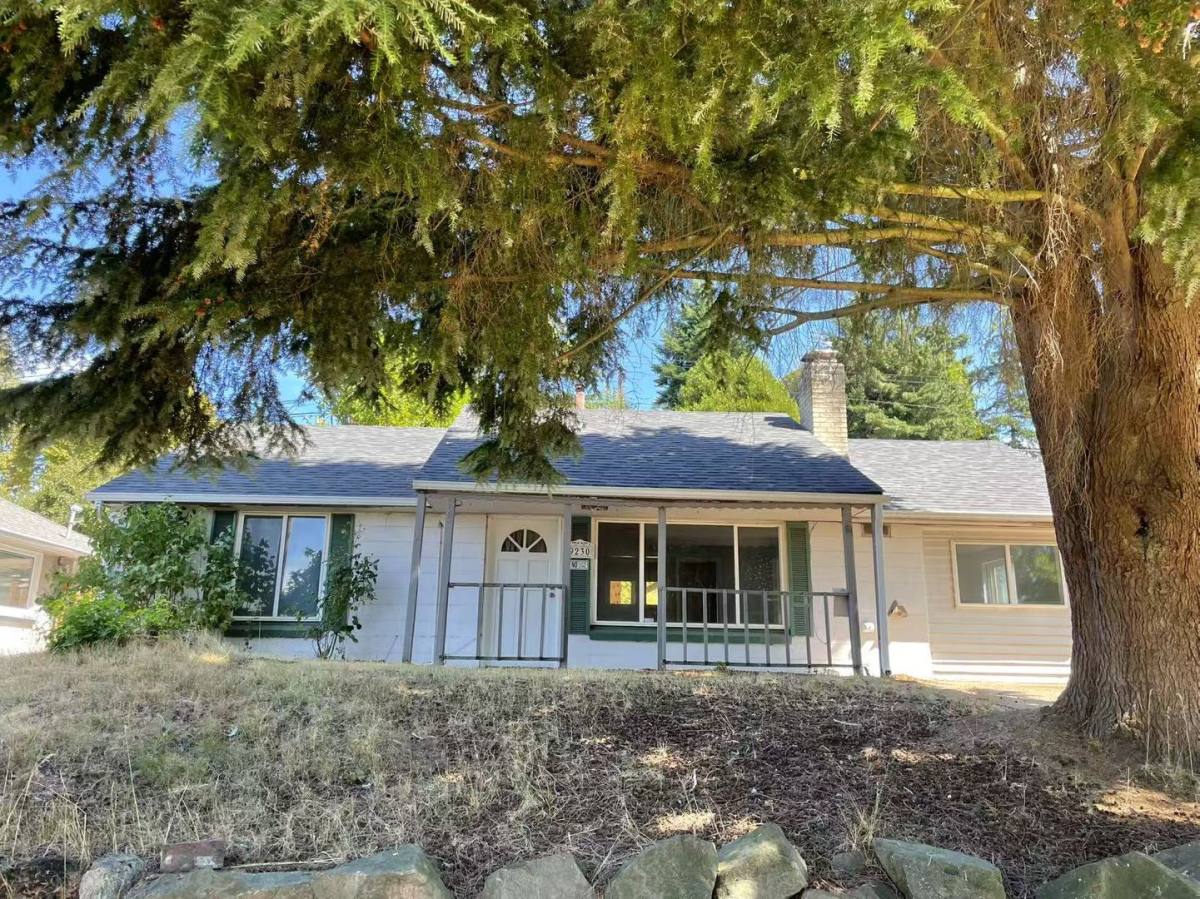 House for rent at 9230 24th Ave SW, Seattle, WA 98106