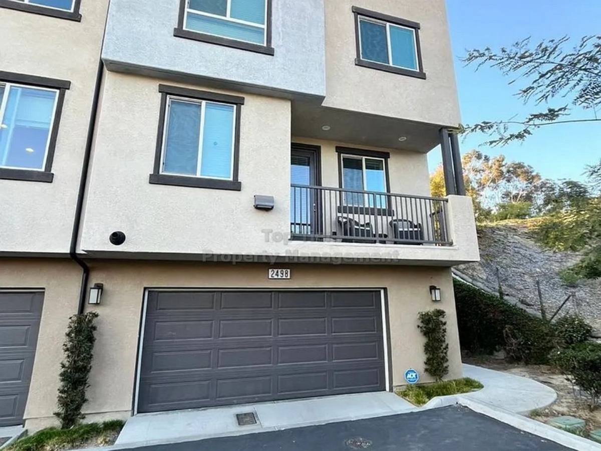 Townhouse for rent at 2498 Solara Lane, Vista, CA 92081