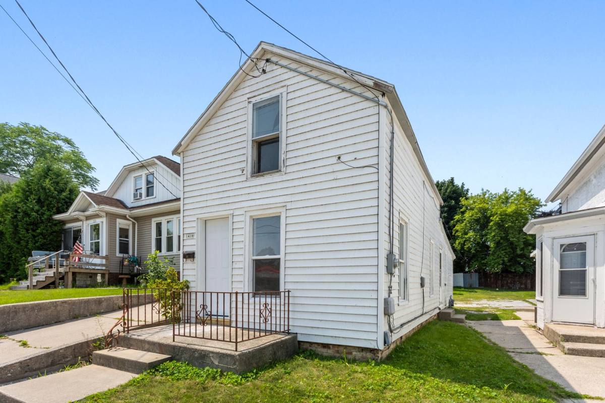 House for rent at 1416 S 10th St, Manitowoc, WI 54220
